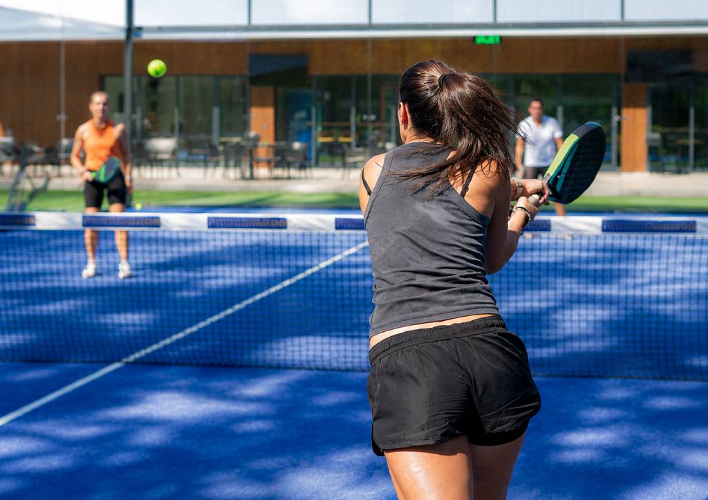 femme padel tactique